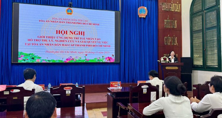 Bà Nguyễn Thị Thùy Dung phát biểu khai mạc tại buổi giới thiệu ứng dụng AI hỗ trợ nghiên cứu và xét xử.