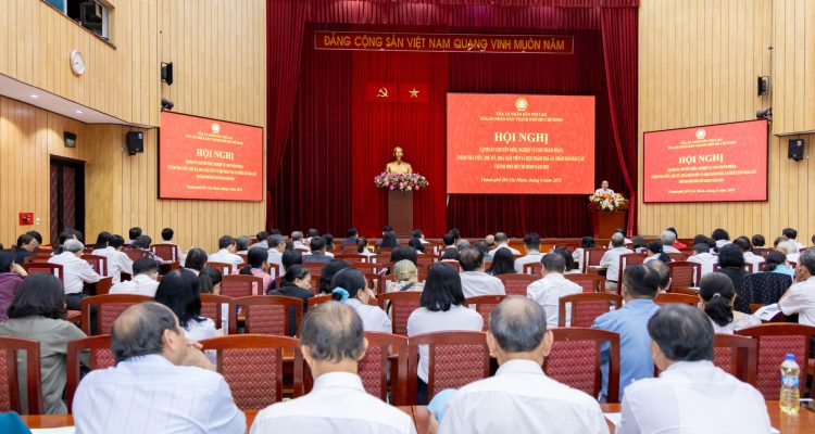 Toàn cảnh hội nghị tập huấn chuyên môn, nghiệp vụ cho thẩm phán, thẩm tra viên, thư ký, hòa giải viên Tòa án nhân dân TPHCM.