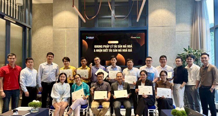 Các học viên hoàn thành khóa học được cấp chứng nhận dưới dạng NFT, ứng dụng công nghệ blockchain nhằm đảm bảo tính xác thực và dễ dàng lưu trữ, tra cứu.