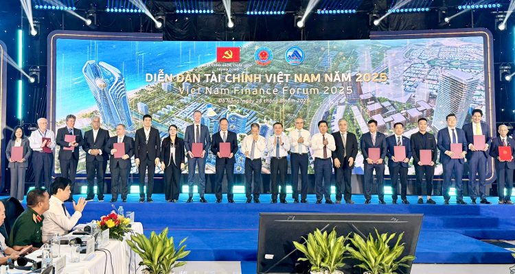 UBND TP. Đà Nẵng ký kết Biên bản ghi nhớ với Tether Operations cùng các đối tác quốc tế tại Tuần lễ Tài chính và Công nghệ Đà Nẵng 2025.