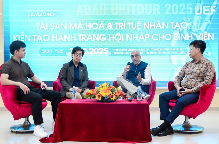 Các diễn giả tham gia phiên thảo luận “Hành trang số cho sinh viên - Bản lĩnh vững vàng trong thời đại mới”, trao đổi về cơ hội, kỹ năng và tư duy hội nhập trong kỷ nguyên Blockchain và AI.