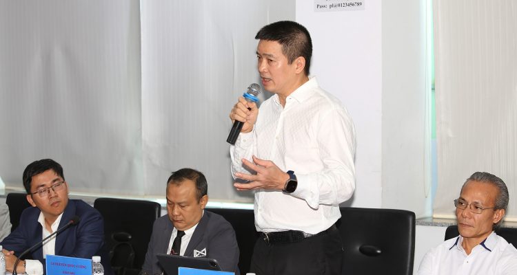 Ông Phan Đức Trung, Chủ tịch VBA chia sẻ quan điểm về khung pháp lý cho tài sản mã hoá. (Ảnh: Báo Pháp Luật TPHCM)