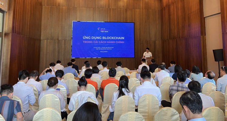 Toàn cảnh Hội thảo “Ứng dụng Công nghệ lõi - Động lực phát triển kinh tế số” tại Bình Định