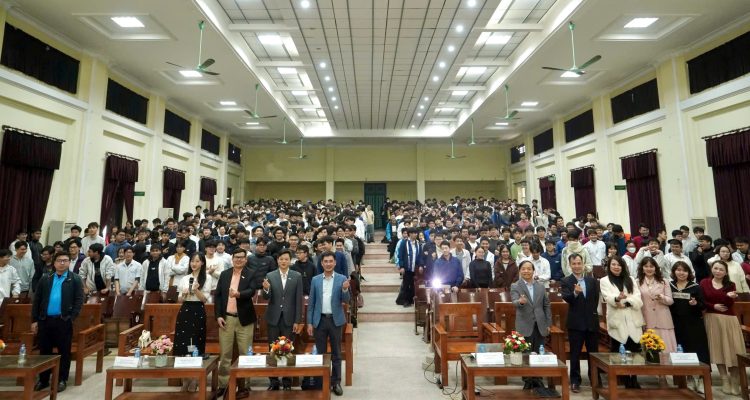 Gần 2000 học sinh của Trường THPT Chuyên Khoa học Tự nhiên đã tham dự sự kiện ABAII School Tour 3 với chủ đề “Blockchain & AI: Làm chủ công nghệ - Làm chủ tương lai”